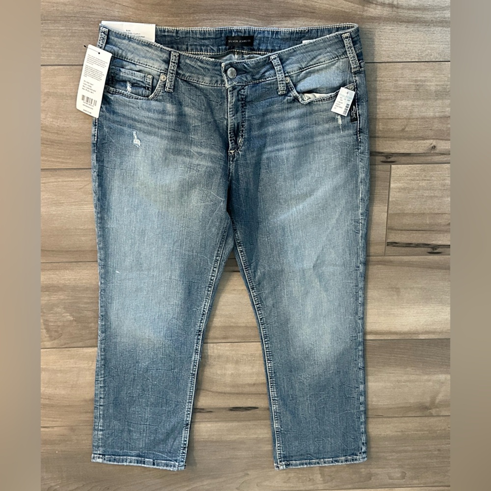Silver Jeans Medium Wash Thick Stitch Suki Capri Jeans Size 33 NEW WITH TAGS!